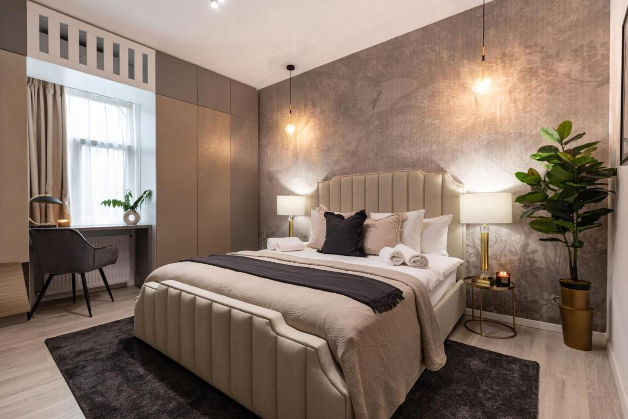 Qult - Misty Night Apartment บูคาเรสต์ ภายนอก รูปภาพ