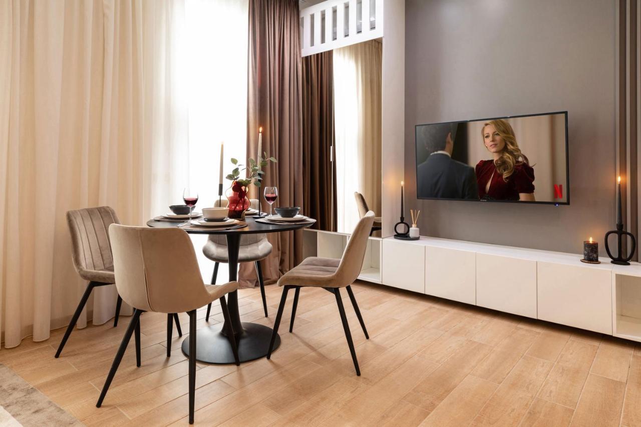 Qult - Misty Night Apartment บูคาเรสต์ ภายนอก รูปภาพ
